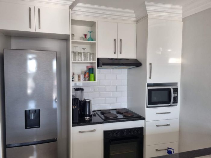 For Sale: Apartment in Cambridge West with 3 bedrooms, secure complex, open parking.