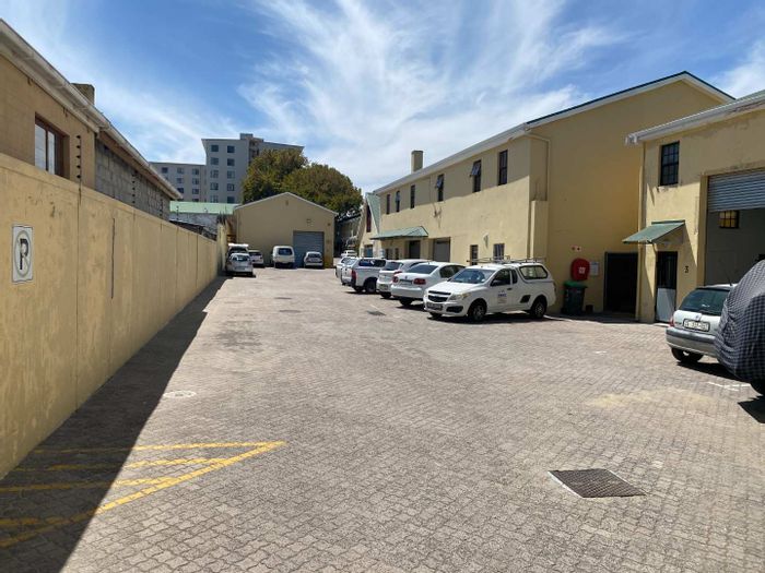 Wynberg Industrial Unit For Sale: 254m² with office, warehouse, and secure access.