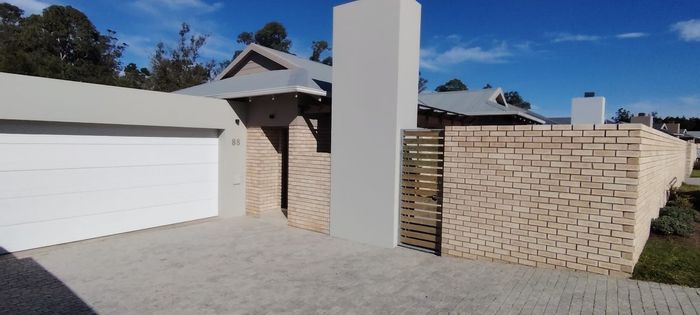 Mooikloof Country Estate House For Sale: 3 bedrooms, garden, secure living, garage.