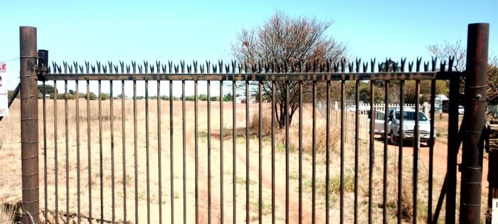 Quaggafontein Farm For Sale: Agricultural land with secure storage and reliable water supply.