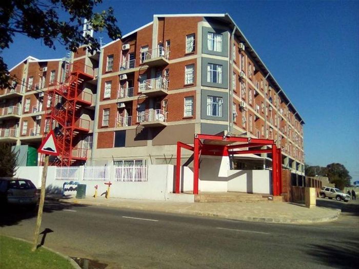 For Sale: Apartment in Kempton Park Ext 1, near airport, secure parking, close amenities.