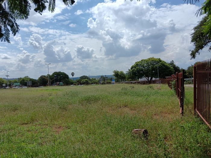 Eldoraigne Vacant Land For Sale: 5000 m² near businesses, schools, and medical centres.