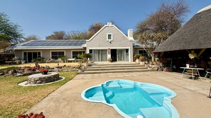 3-Bedroom House with Pool, Lapa, and 3 Garages in Okahandja Central To Rent