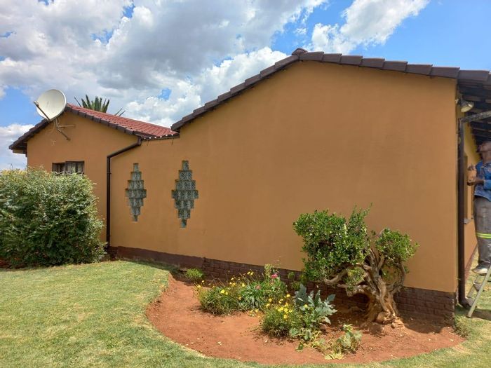 Lenasia Ext 10 House For Sale: 3 Bedrooms, Development Potential, Ample Parking.