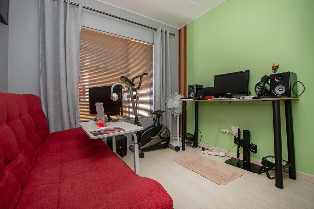 2nd Bedroom overview