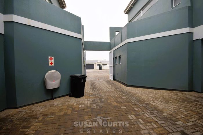 Kramersdorf Townhouse For Sale: 3 Bedrooms, indoor braai, single garage, low levies.