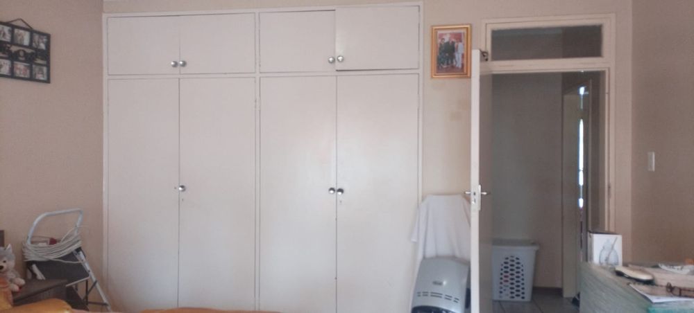 Ample cupboard space in both bedrooms