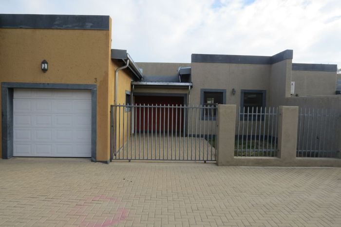 Property #1430089, Townhouse For Sale in Okahandja Central