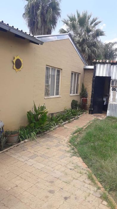 Property #2106495, House pending sale in Claremont