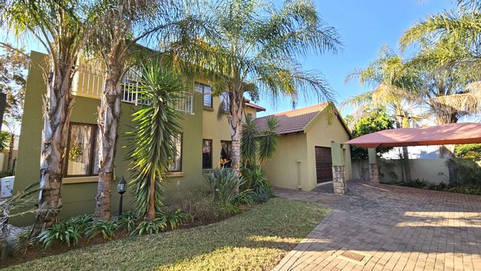 For Sale: Spacious 4-bedroom house with pool, double garage in Melodie.