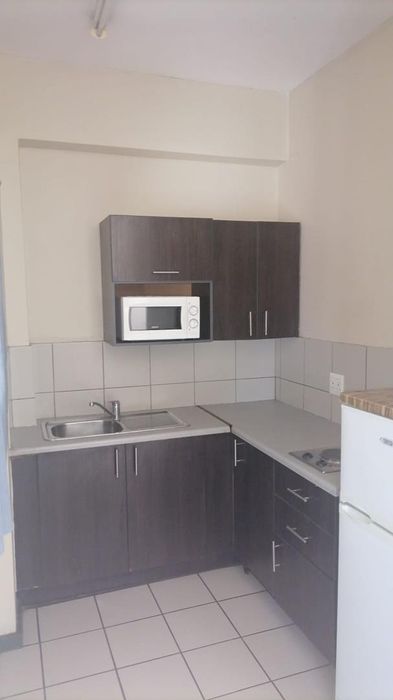 Ruimsig Apartment To Rent: 2 Bed, lounge, near IIE MSA, fibre internet available.