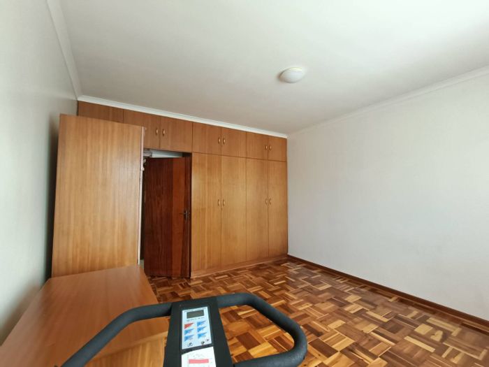 2-Bedroom Apartment in Sidwell To Rent with Security, Garages, and Natural Light.
