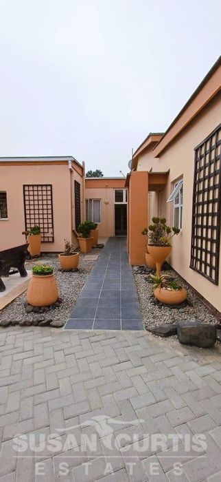 For Sale: Retirement Village in Vineta with communal garden and meal services.