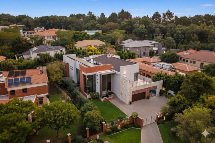 For Sale: House in Founders Hill with 5 beds, pool, solar system, and garage.