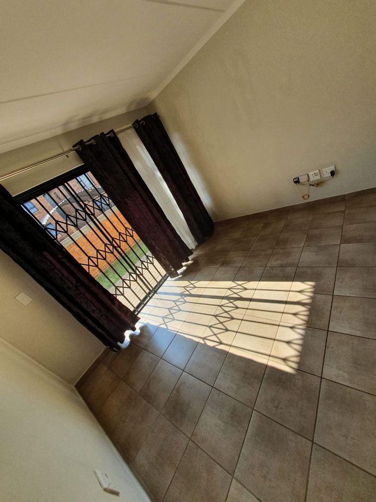 Lounge with internet and trellidor 