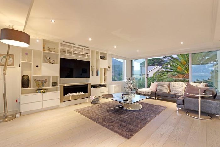 Property #898075, House rental daily in Camps Bay