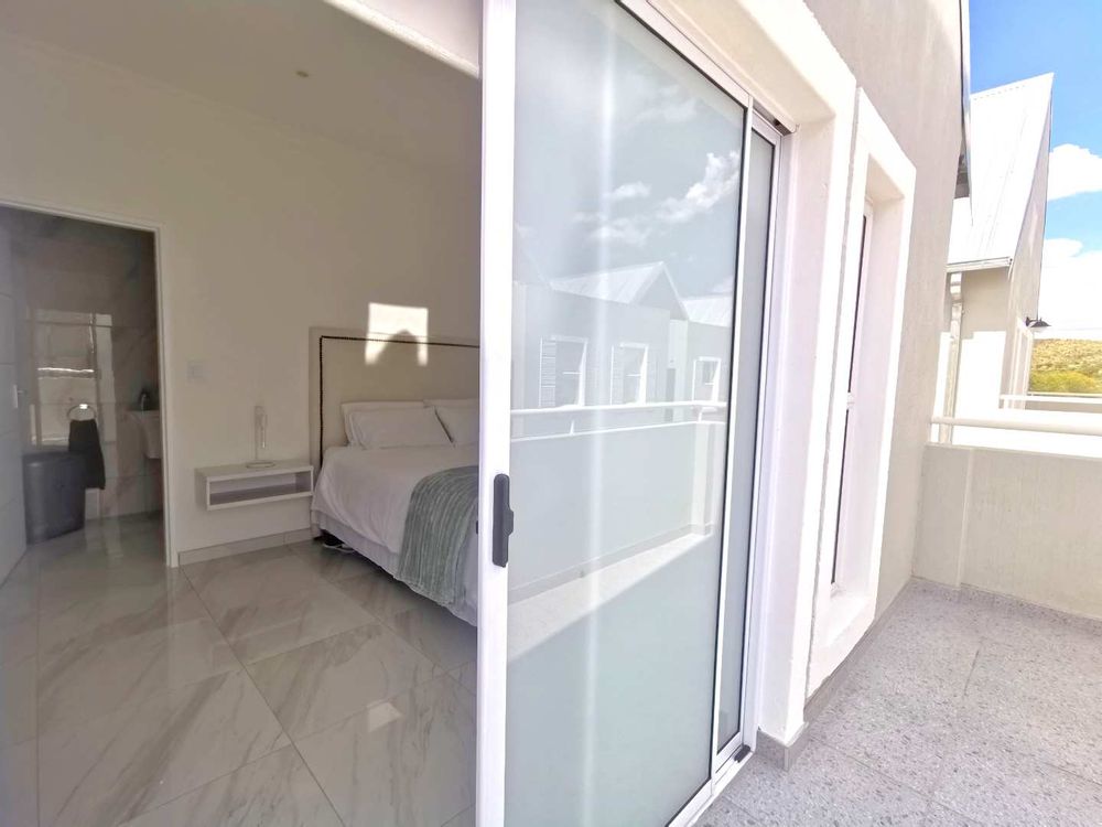 Main bedroom with balcony 