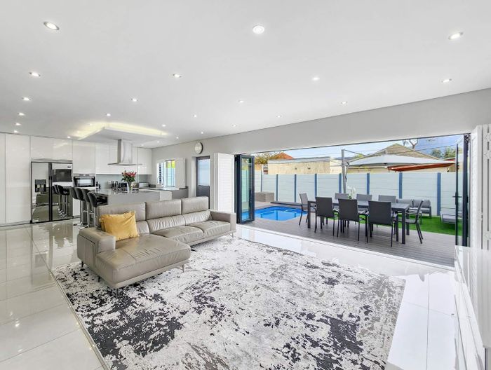 Rondebosch East House For Sale: Pool, outdoor entertainment, double garage, extension potential.