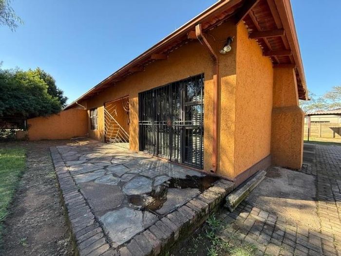 House for Sale in Vanderbijlpark Central West 3: 3 Bedrooms, spacious yard, parking.