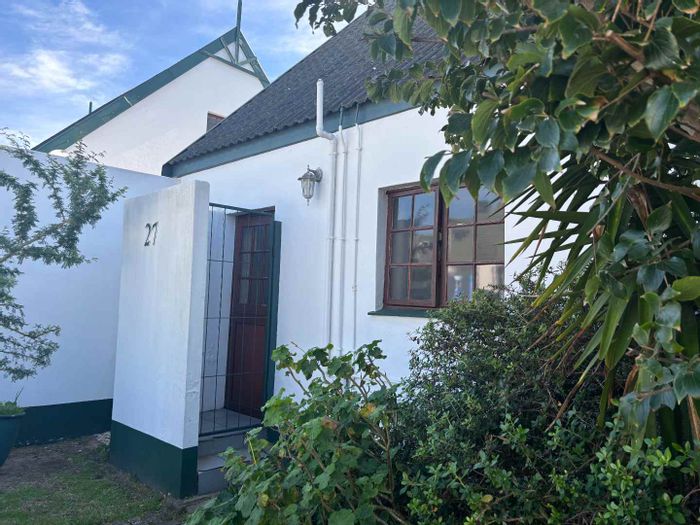3-Bedroom Townhouse in Lorraine To Rent with garden, garage, and loft space.