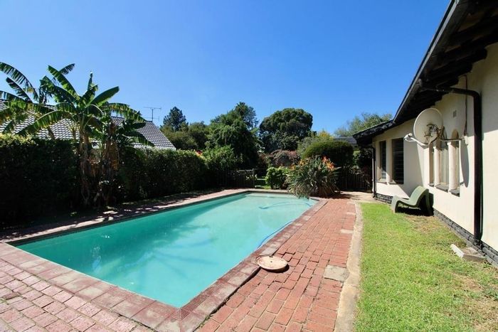 Verwoerdpark House For Sale: 4 Bedrooms, Pool, Staff Accommodation, Near Amenities.