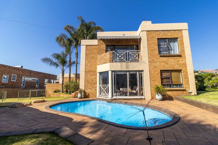 Stunning Meyersdal House for Sale: Spacious Family Living with Pool and Study!