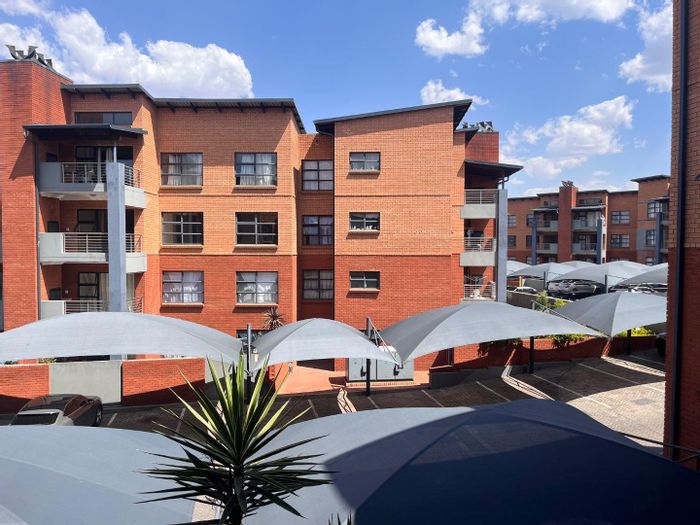 For Sale: Apartment in Boksburg Central with gym, restaurant, and private balcony.