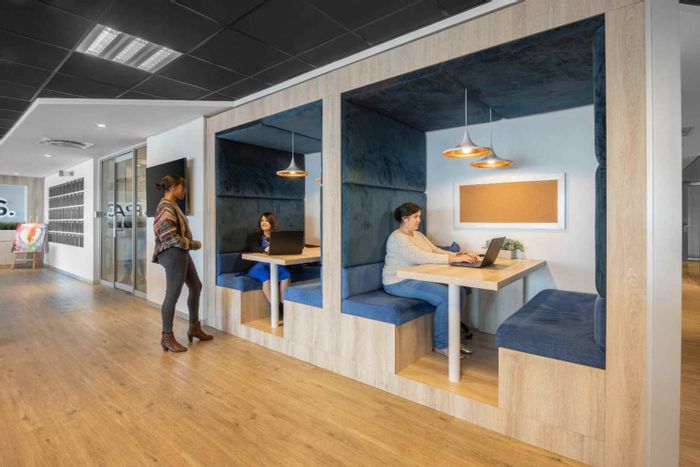 Office To Rent in Sandton Central: Private office, co-working spaces, networking opportunities.