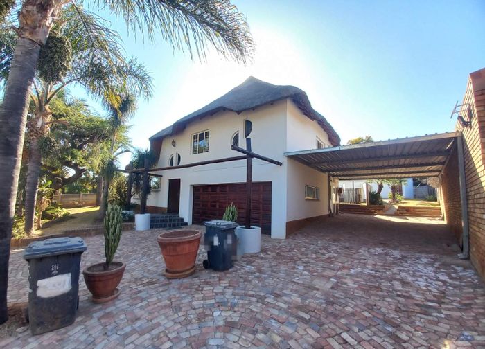 For Sale: Spacious Suiderberg House with Flatlet, Automated Garage, Landscaped Garden