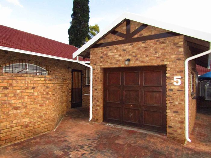 Property #2220086, Townhouse rental monthly in Brackendowns