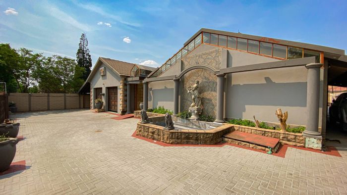 Business for Sale in Bronkhorstspruit Central: Guesthouse with 8 bedrooms, pool, parking.