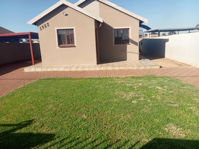 Mapleton A H Houses for sale