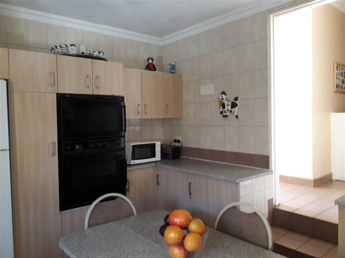 Property #2190273, House rental monthly in Ruimsig