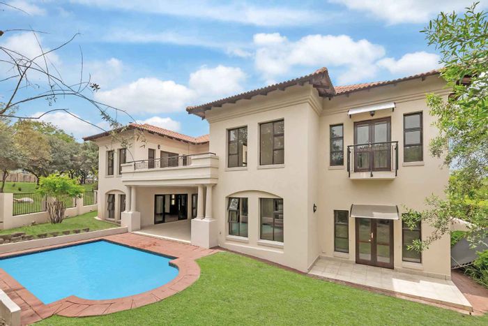 House To Rent in Dainfern Valley Estate: 4 beds, pool, staff quarters, 3 garages.
