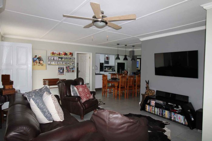 Stylish Meersig Townhouse with Bachelor Flat, Double Garage For Sale