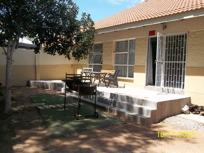 For Sale: 3 Bedroom Townhouse in Olympia, secure complex with garden and pet-friendly.