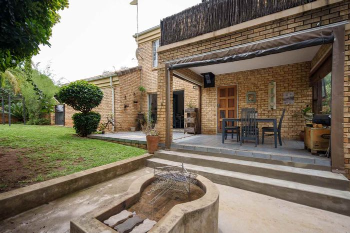 For Sale: Honeydew Ridge Townhouse with 2 beds, garages, garden, and patio.