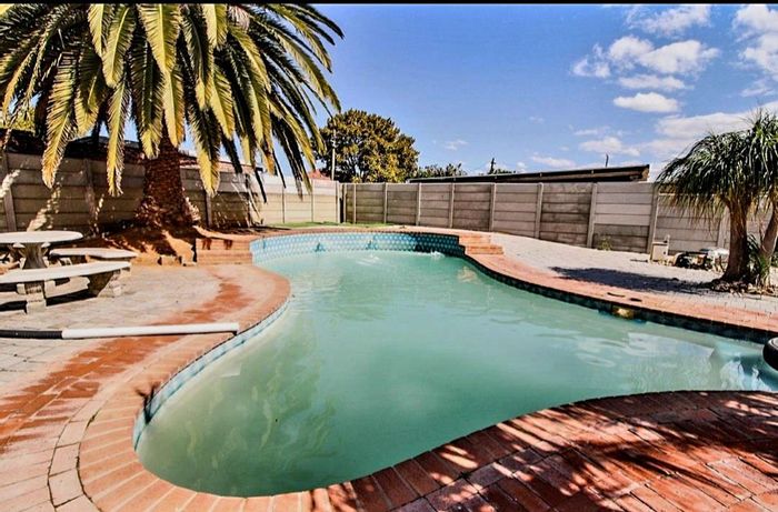 For Sale: House in Retief with 3 bedrooms, pool, double garage, and family spaces.