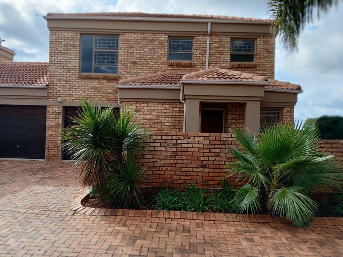Property #2362610, Cluster Rental Monthly in Ruimsig