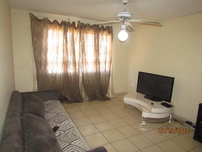 Property #2088422, Apartment for sale in Alexandra