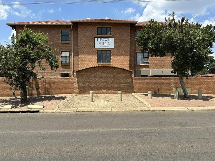 Two-bedroom apartment in Pretoria North, close to amenities and transport. To rent.