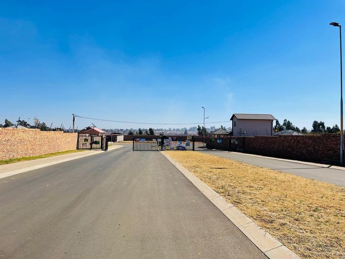 Reigerpark House For Sale: 3 Bedrooms, 2 Bathrooms, customizable building packages available.