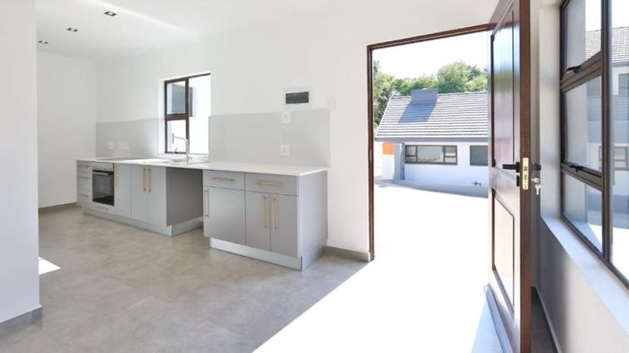 Charming Blairgowrie cottage to rent, featuring open plan kitchen and en-suite.