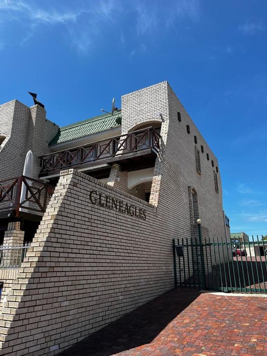 3-Bedroom Apartment in Humewood To Rent with Security, Parking, and WiFi Included.