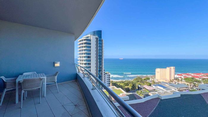 Umhlanga Rocks Central Apartment To Rent: Beachfront, sea views, secure parking, pool access.