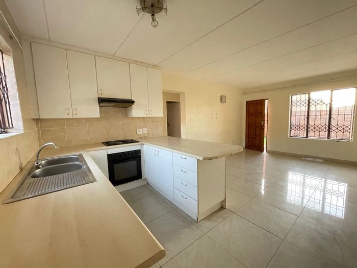 Terenure Apartment To Rent: 2 Bedrooms, communal garden, open parking, prepaid electricity.
