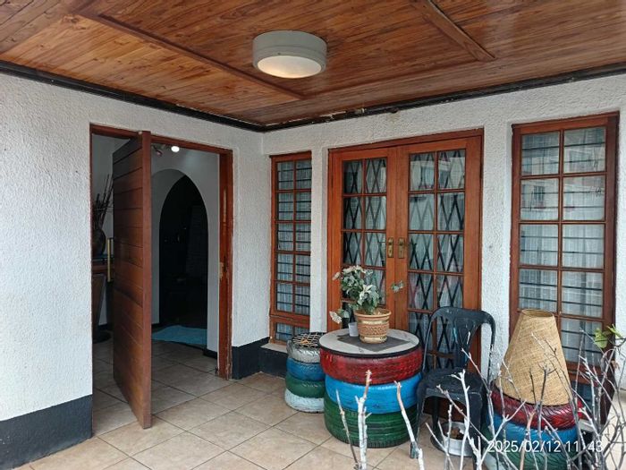 Sophiatown House For Sale: Pool, flats, spacious kitchen, and entertainment areas.