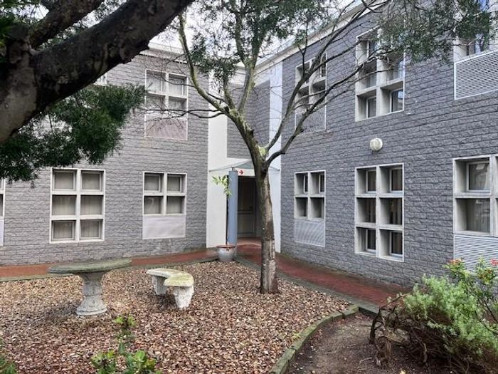 Pinelands Office To Rent: Ground floor, 24-hour security, ample parking, flexible space.