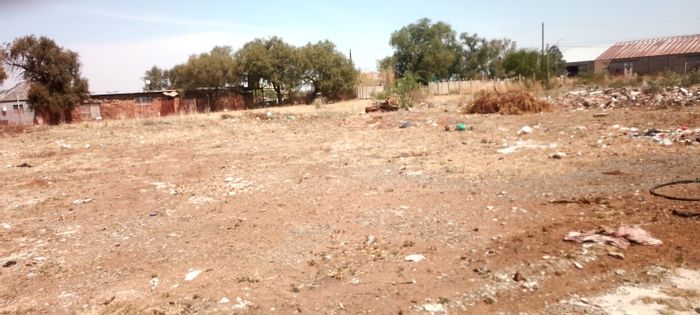 Industrial Property For Sale in Theunissen Central: Development Potential, Borehole, Secure Fencing.