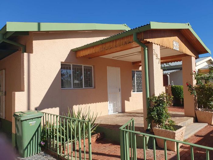 Cimbebasia House For Sale: 3 bedrooms, secure parking, garden, entertainment area.